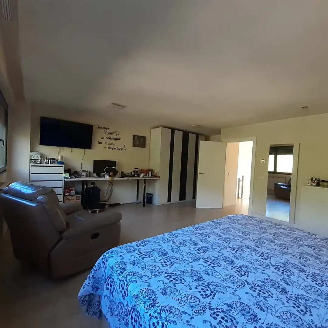 Schlafzimmer von Einfamilien-Reihenhaus zum Verkauf in Esteribar mit Heizung, Privatgarten und Terrasse