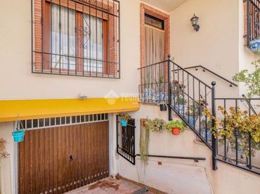 Doppelhaushälfte mit Balkon zum Verkauf in Huétor Tájar