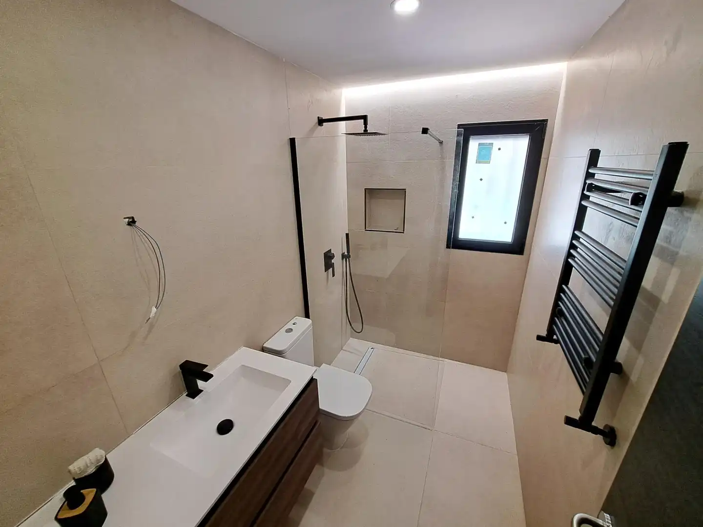 Bathroom of Country homes for sale in Benicull de Xúquer  with Air Conditioner, Heating and Private garden