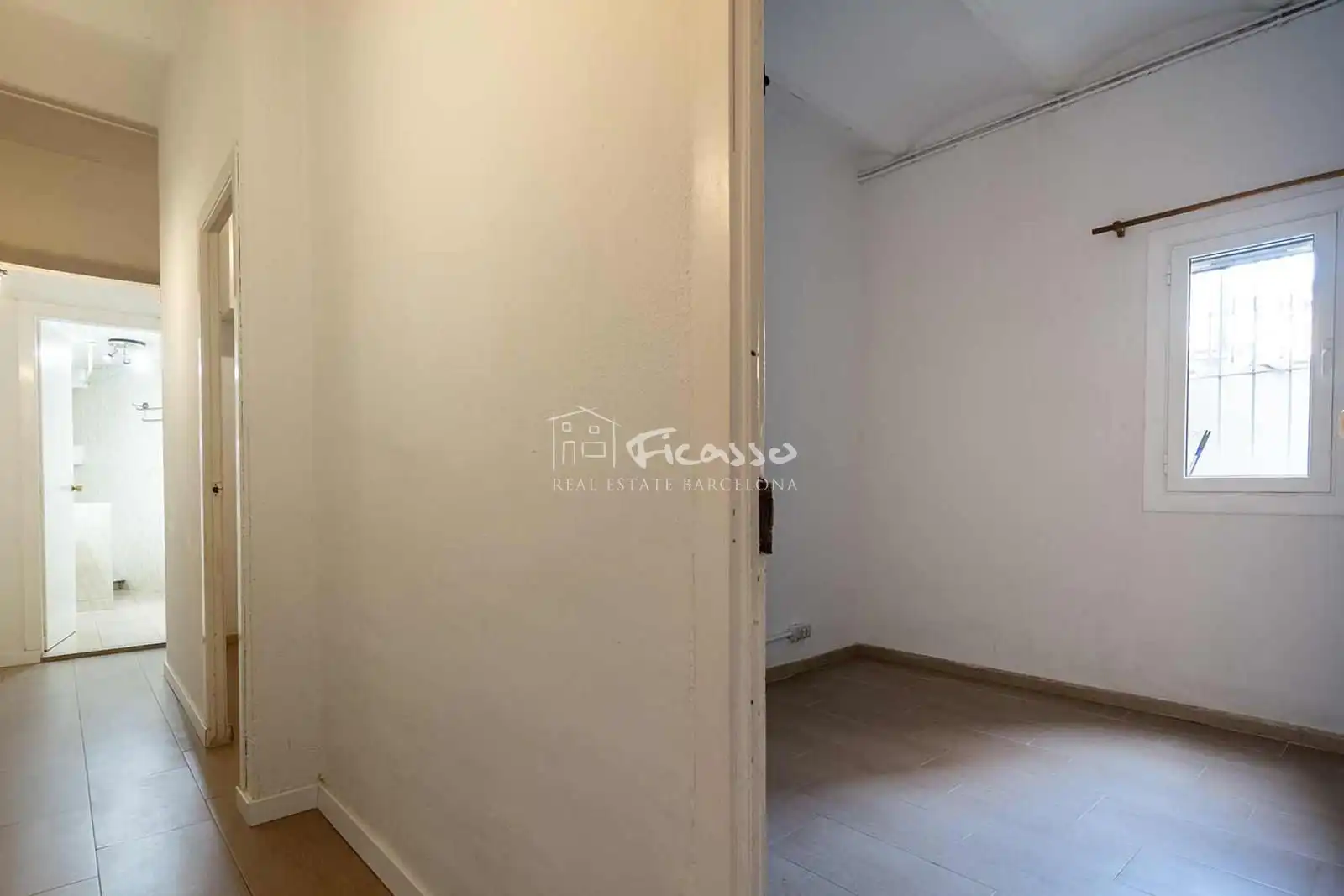 Bedroom of Flat for sale in Barcelona  with Air Conditioner, Heating and Oven