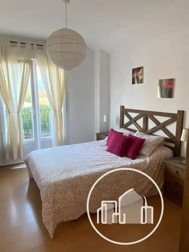 Habitación de Casa o chalet en venta en Villarcayo de Merindad de Castilla la Vieja con Calefacción, Jardín privado y Terraza