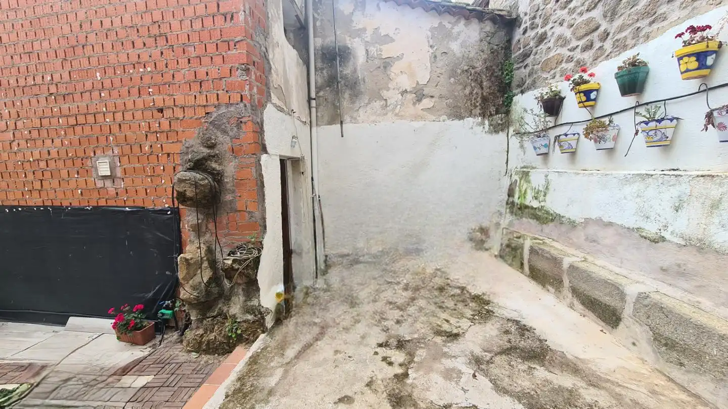 Casa o chalet en venta en La Adrada  con Jardín privado