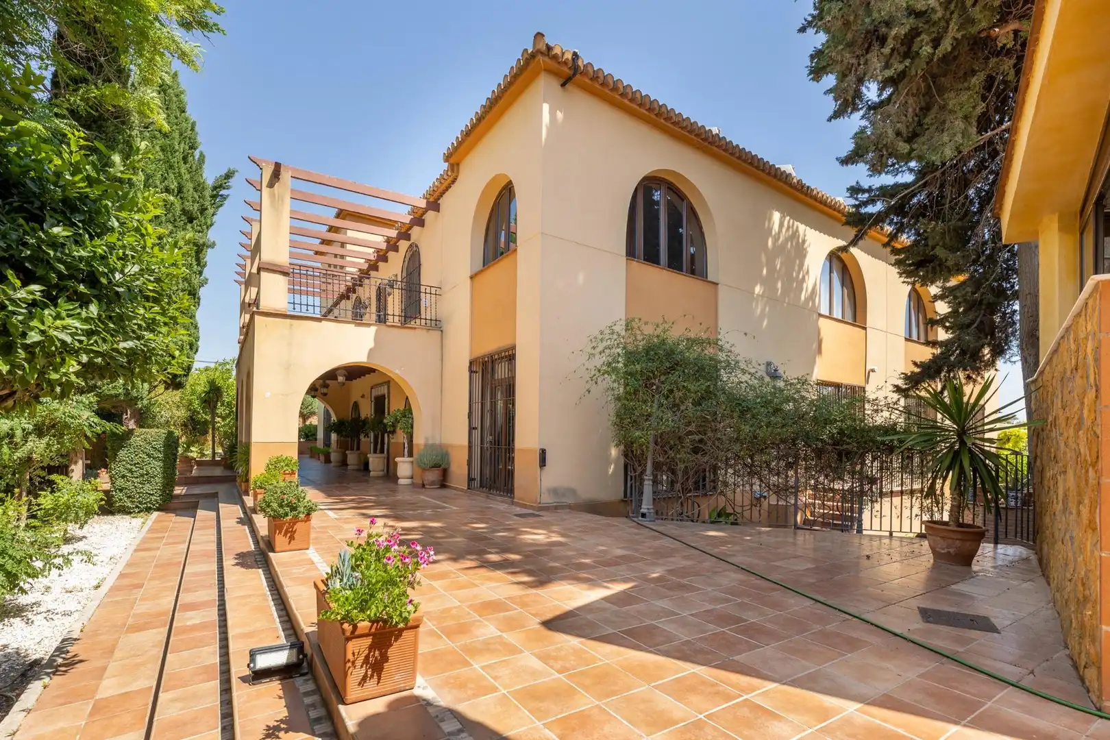 Vista exterior de Casa o chalet en venta en Villa de Otura con Aire acondicionado, Jardín privado y Terraza