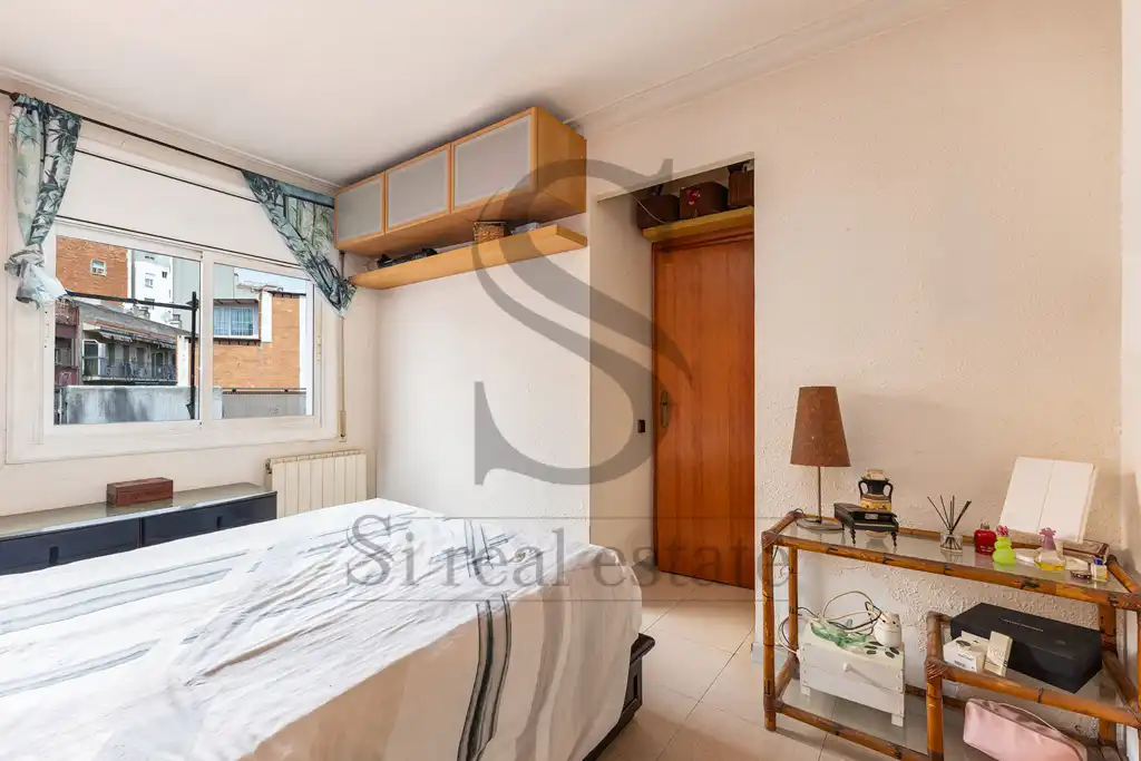 Schlafzimmer von Dachboden zum Verkauf in Barcelona mit Klimaanlage und Terrasse