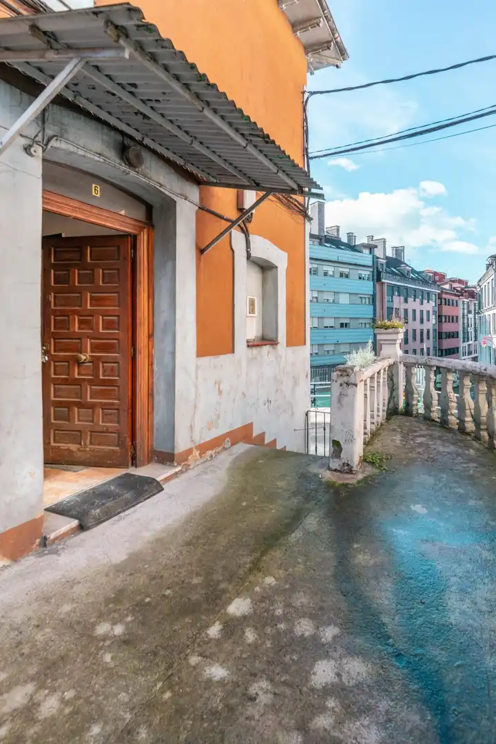 Gebäude zum Verkauf in Calle de Valentín Ochoa, 4, La Felguera