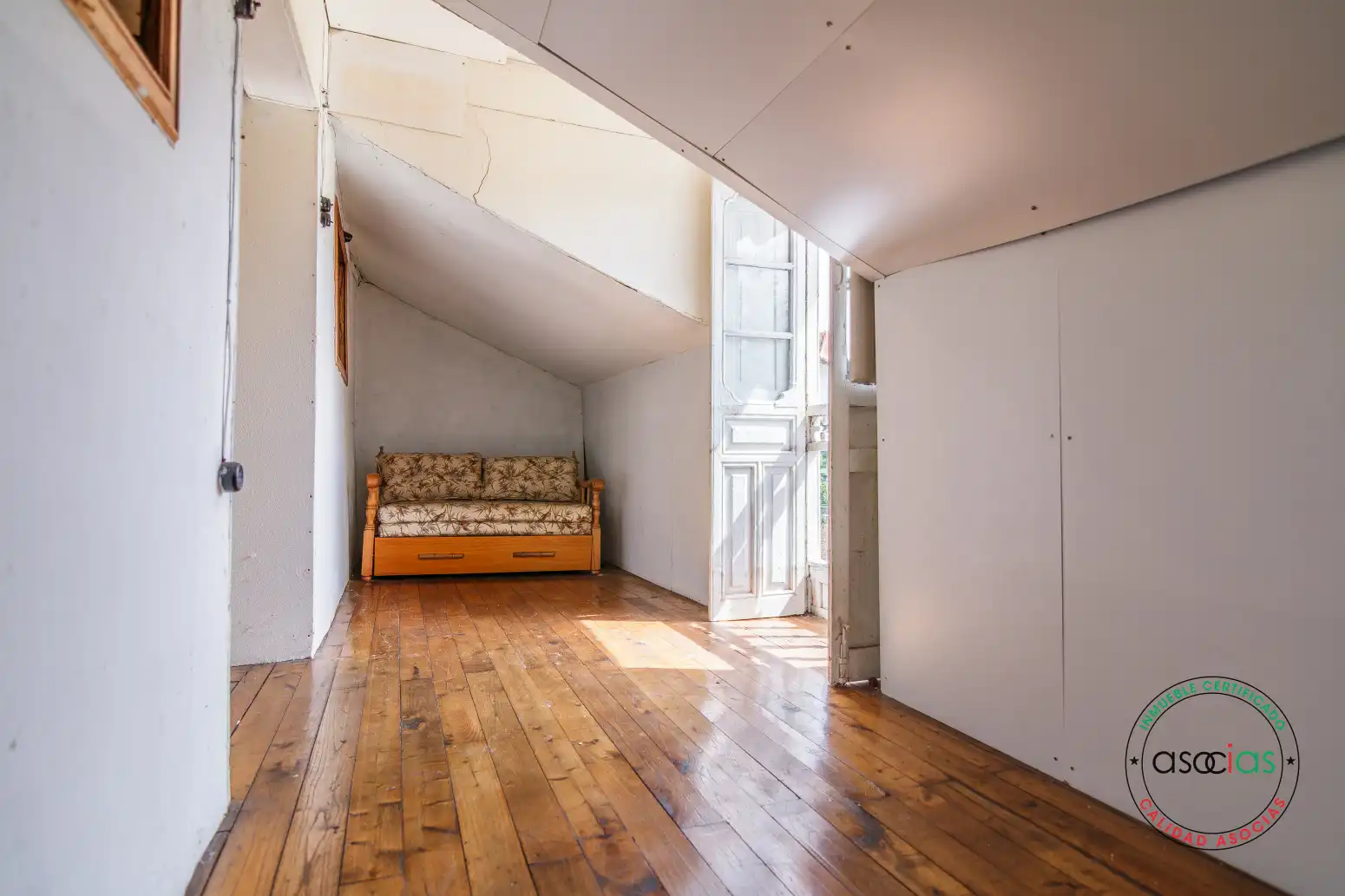 Habitación de Casa o chalet en venta en Las Regueras   con Calefacción y Jardín privado