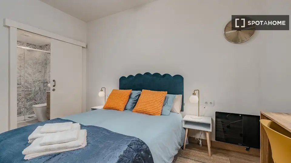 Bedroom of Flat for rent in L'Hospitalet de Llobregat  with Air Conditioner, Heating and Furnished