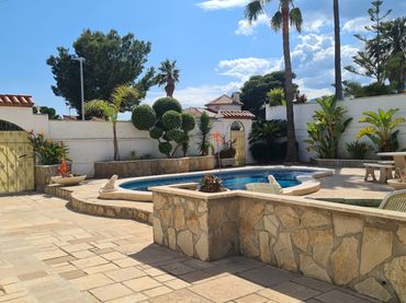 Xalet amb jardí en venda a Miami Platja