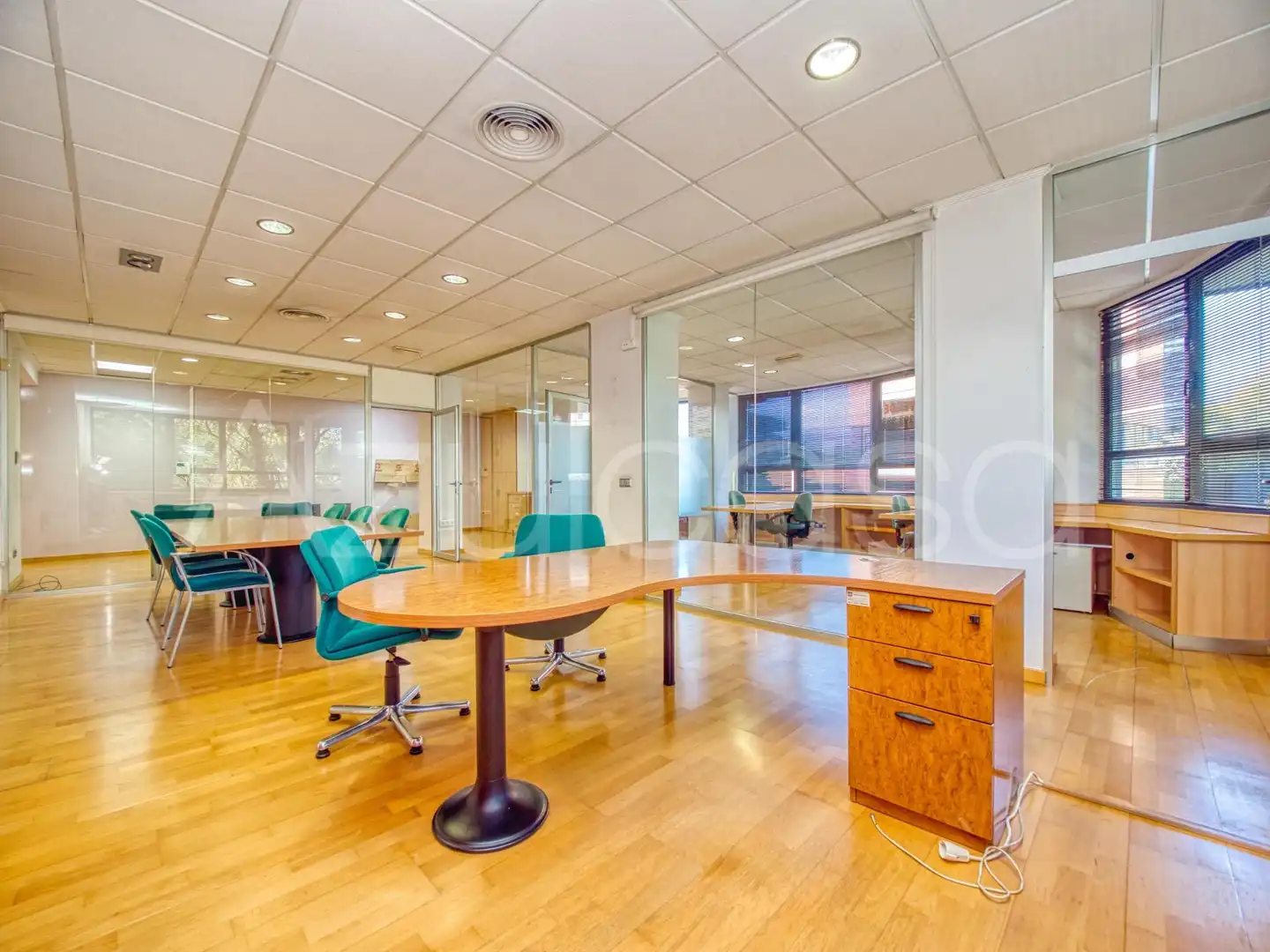 Office for sale in Alicante / Alacant  with Air Conditioner and Furnished