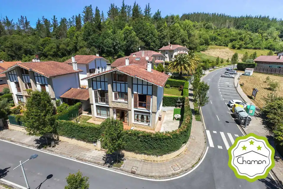 Vista exterior de Casa o xalet en venda en Zeberio amb Calefacció, Jardí privat i Traster