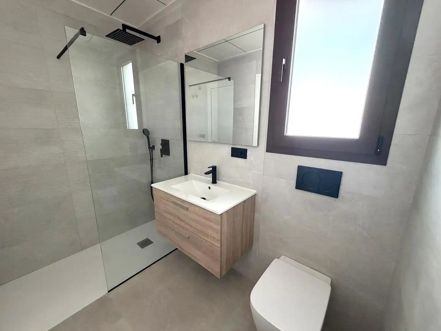 Bany de Apartament en venda en Orihuela amb Terrassa, Traster i Piscina comunitària