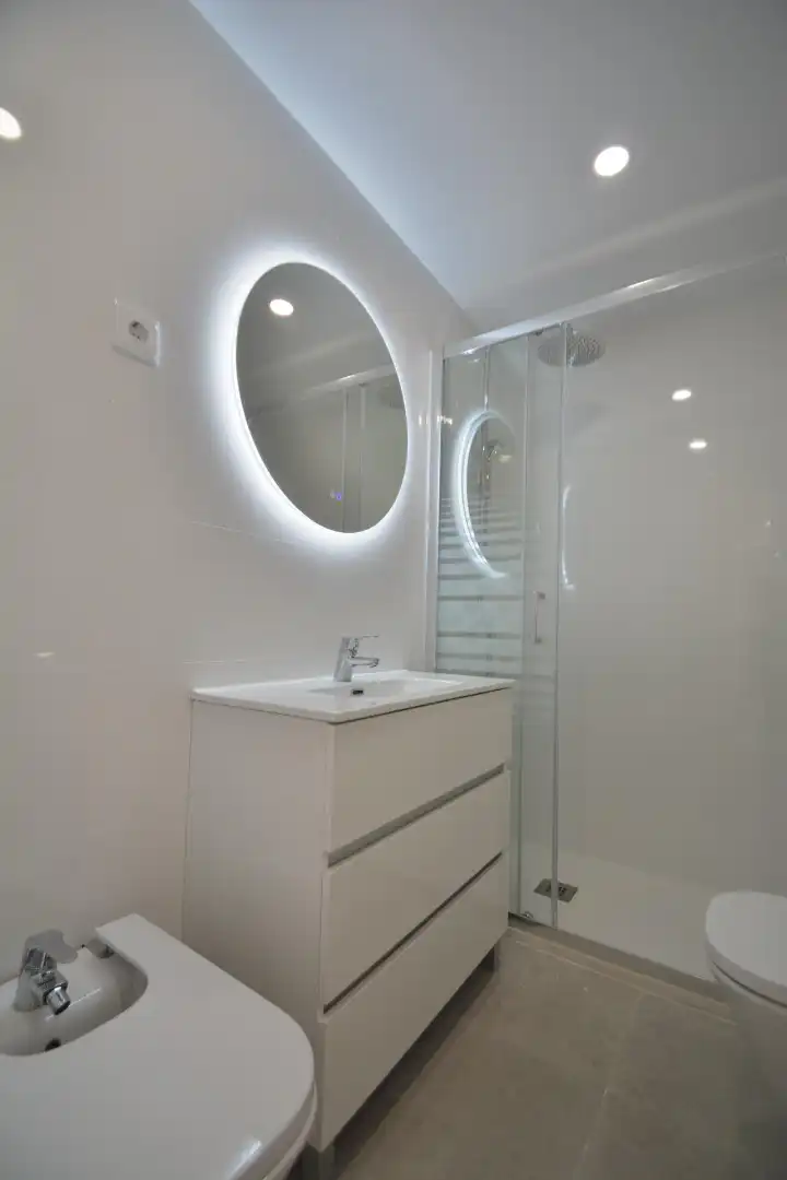 Badezimmer von Wohnung zur Miete in Fuencarral - El Pardo