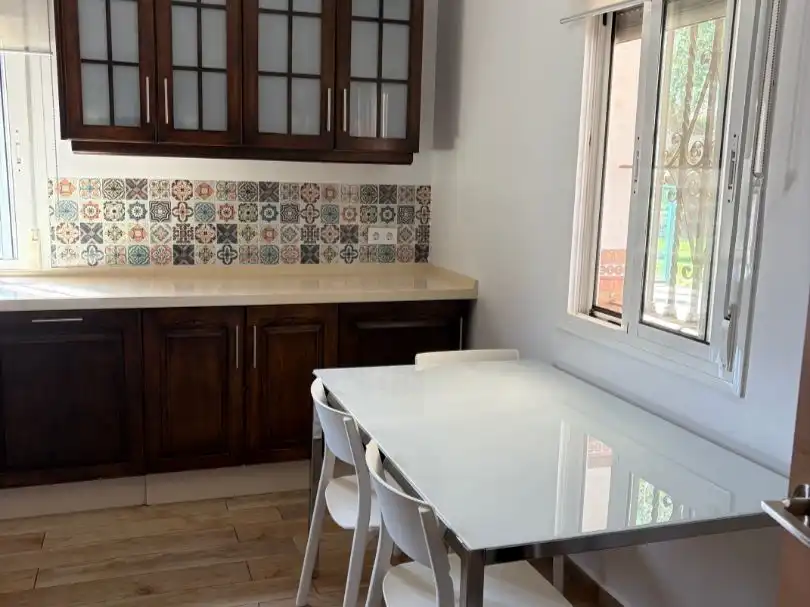 Cuina de Casa o xalet en venda en Carmona amb Aire condicionat, Jardí privat i Terrassa