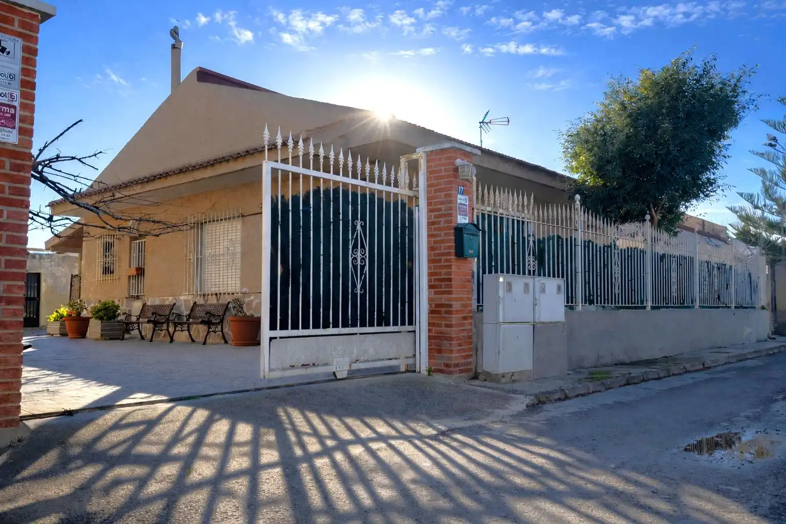 Vista exterior de Casa o xalet en venda en Cartagena amb Jardí privat, Terrassa i Piscina