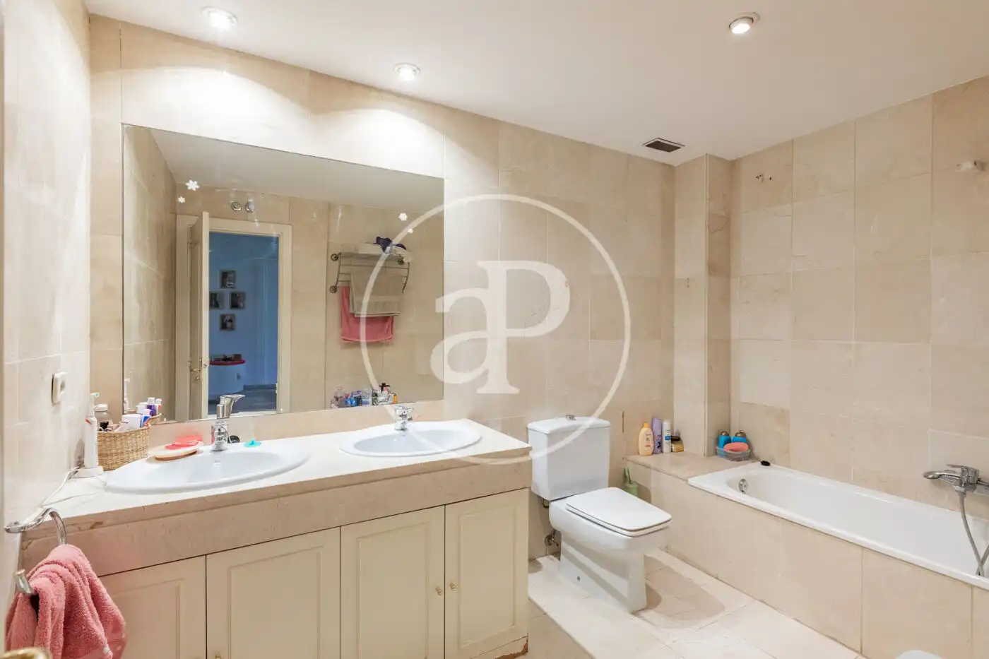 Bathroom of Detached homes for sale in Madrid  with Air Conditioner, Heating and Private garden