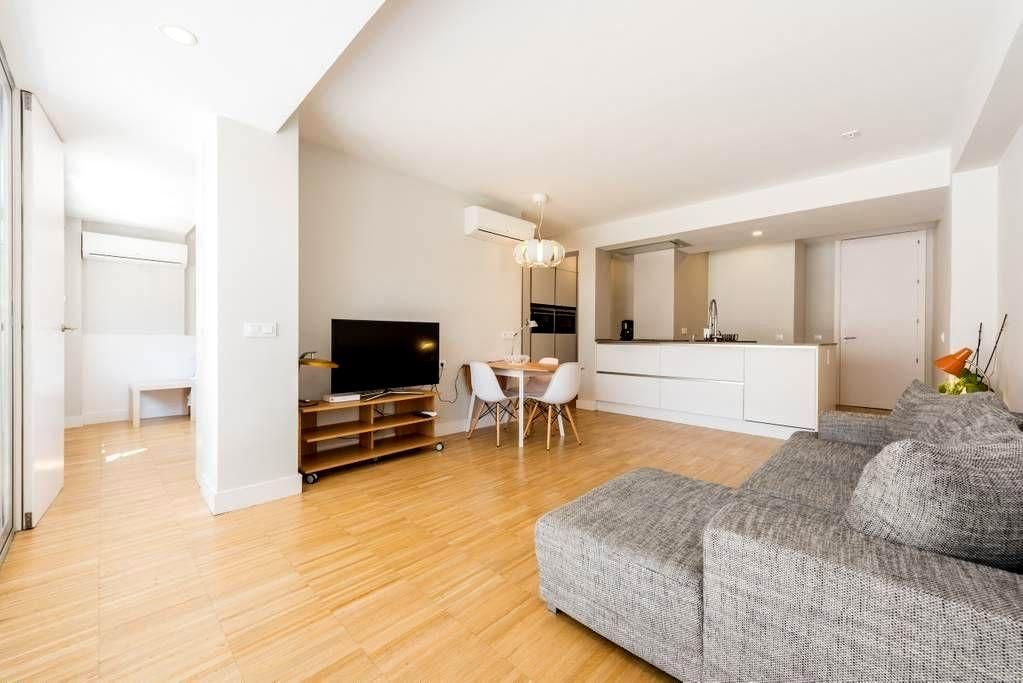 Sala d'estar de Pis de lloguer en  Madrid Capital amb Aire condicionat, Calefacció i Moblat