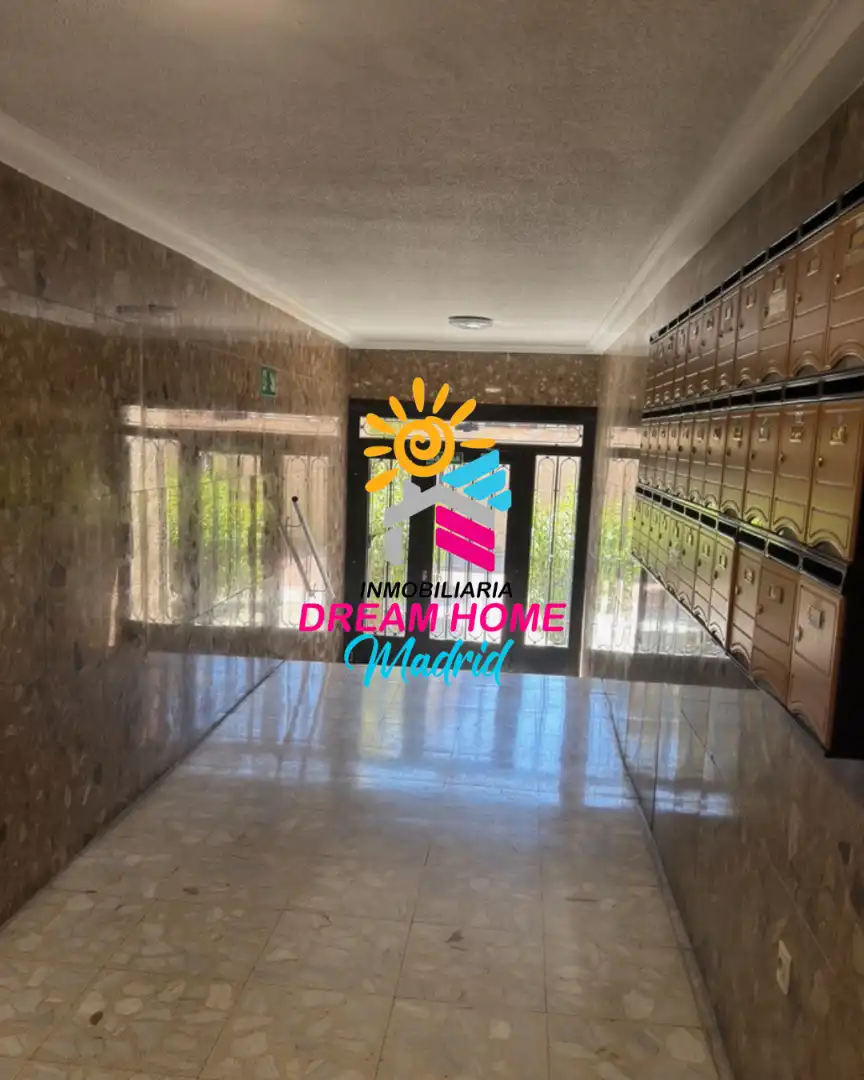 Vista exterior de Dúplex en venda en Madrid amb Calefacció i Jardí privat
