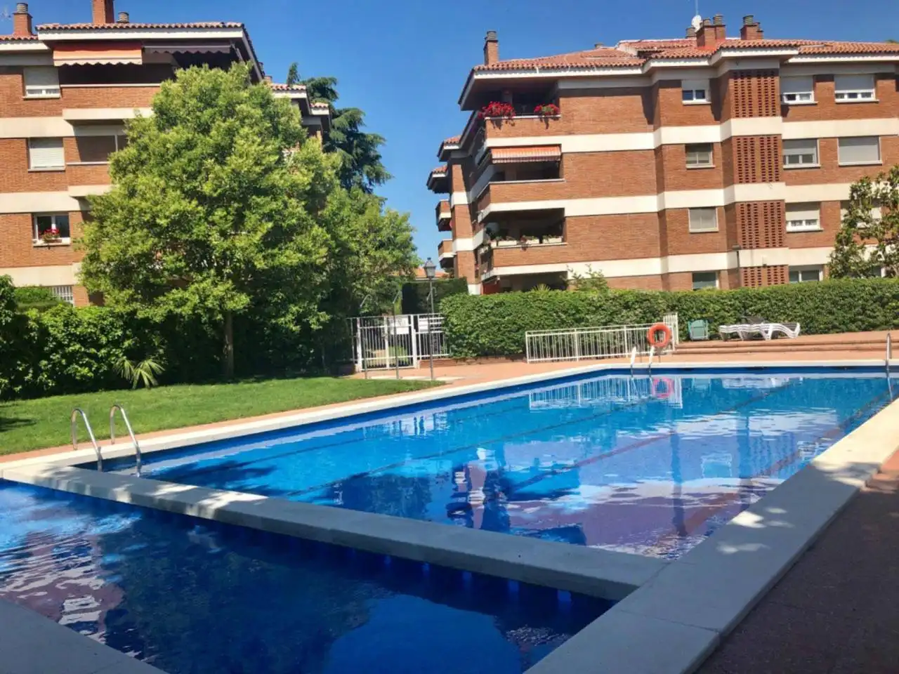 Piscina de Piso de alquiler en Sant Cugat del Vallès con Aire acondicionado, Calefacción y Jardín privado