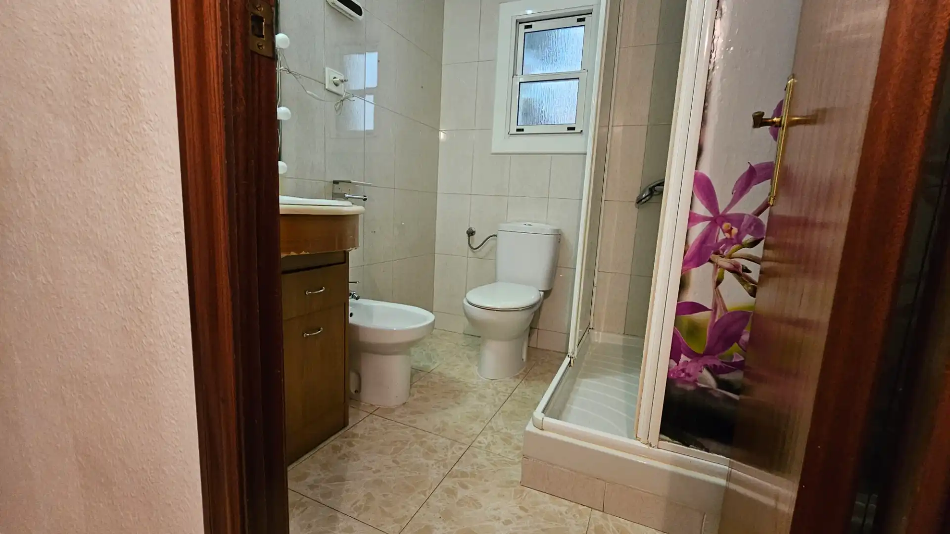 Baño de Piso en venta en Santa Coloma de Gramenet con Aire acondicionado y Horno