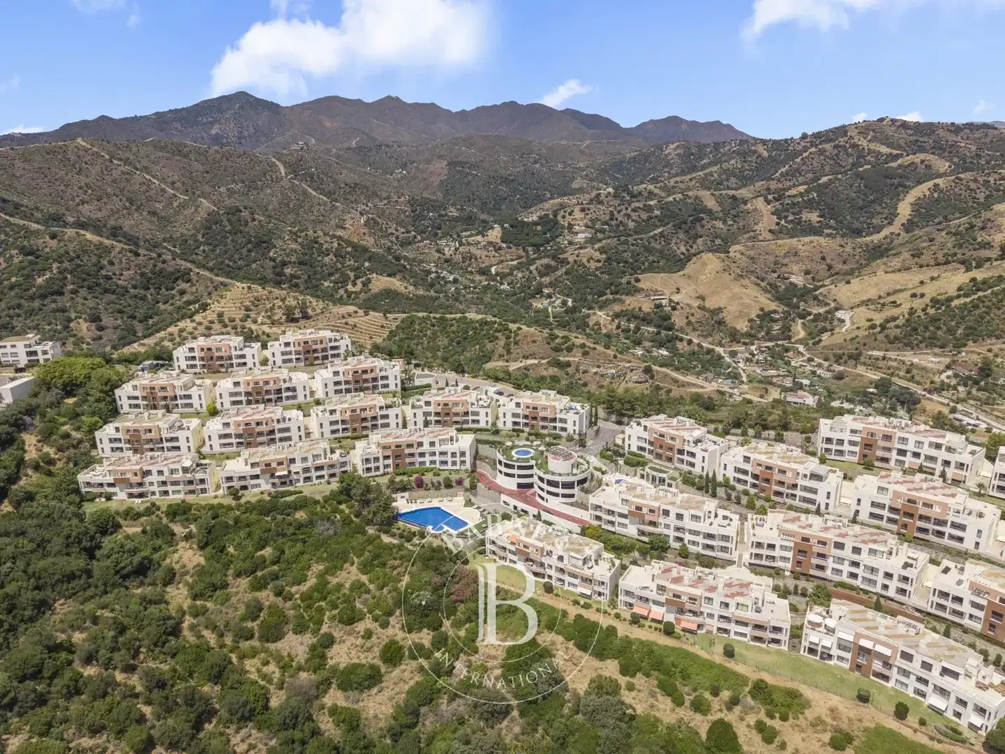 Vista exterior de Àtic en venda en Marbella amb Aire condicionat, Calefacció i Terrassa
