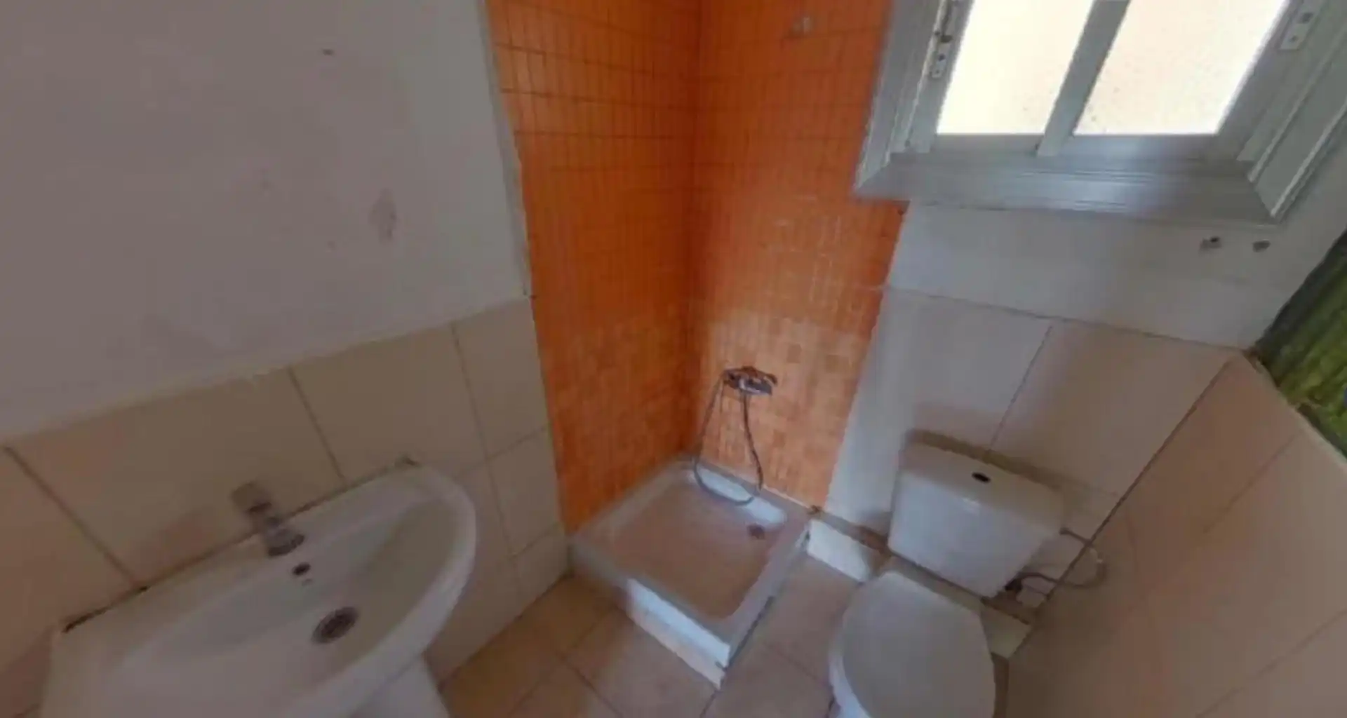 Badezimmer von Wohnungen zum Verkauf in Badalona
