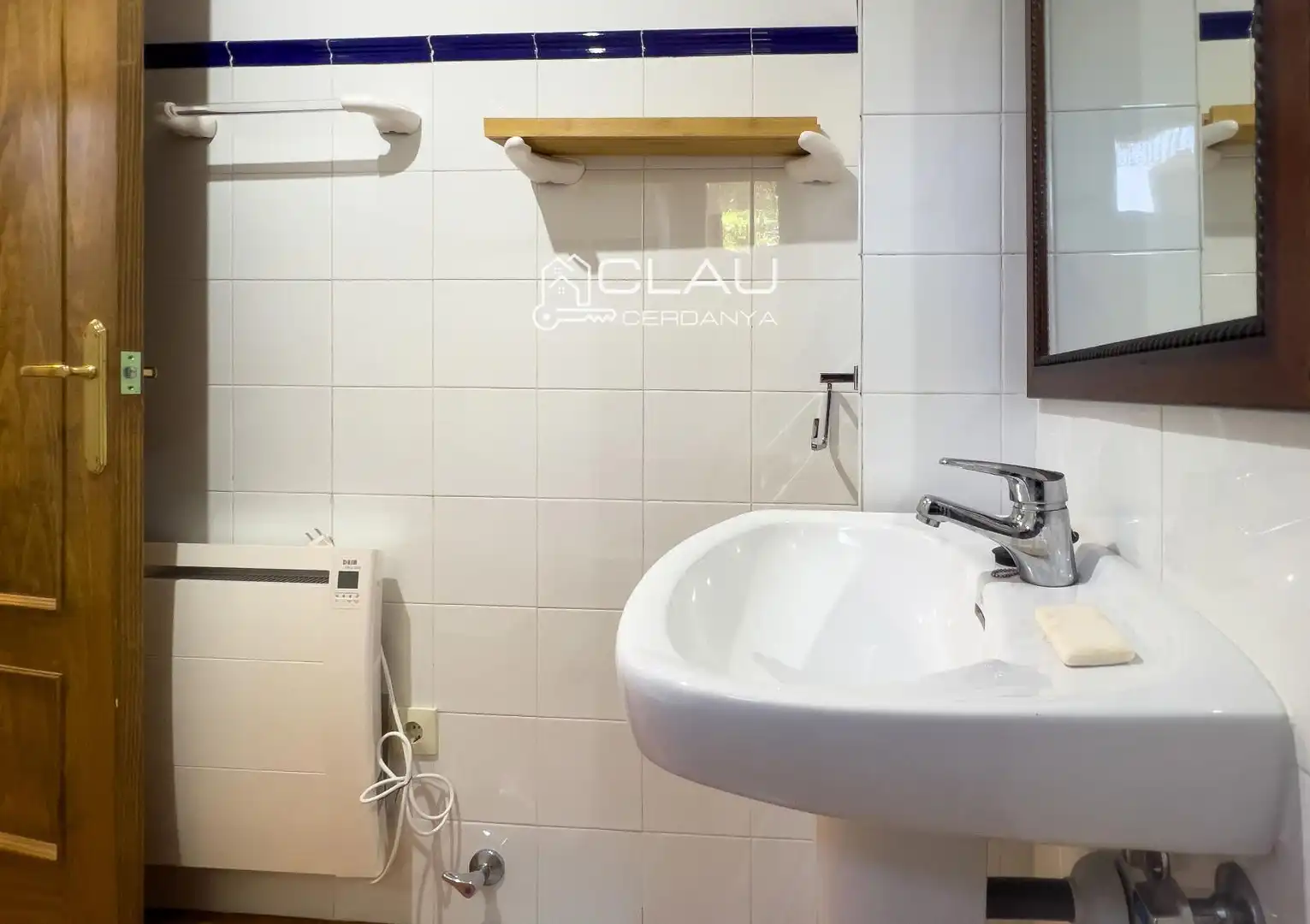 Badezimmer von Einfamilien-Reihenhaus zur Miete in Isòvol mit Heizung, Parkett und Terrasse