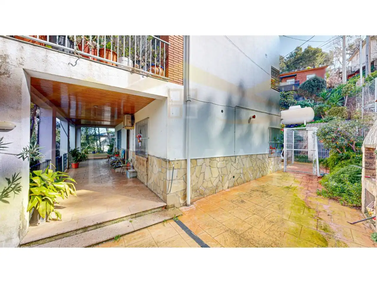 Vista exterior de Casa o xalet en venda en Corbera de Llobregat amb Aire condicionat, Calefacció i Jardí privat