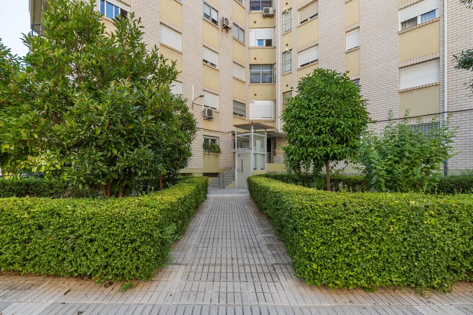 Exterior view of Flat for sale in Granada  with Air Conditioner, Terrace and Alarm