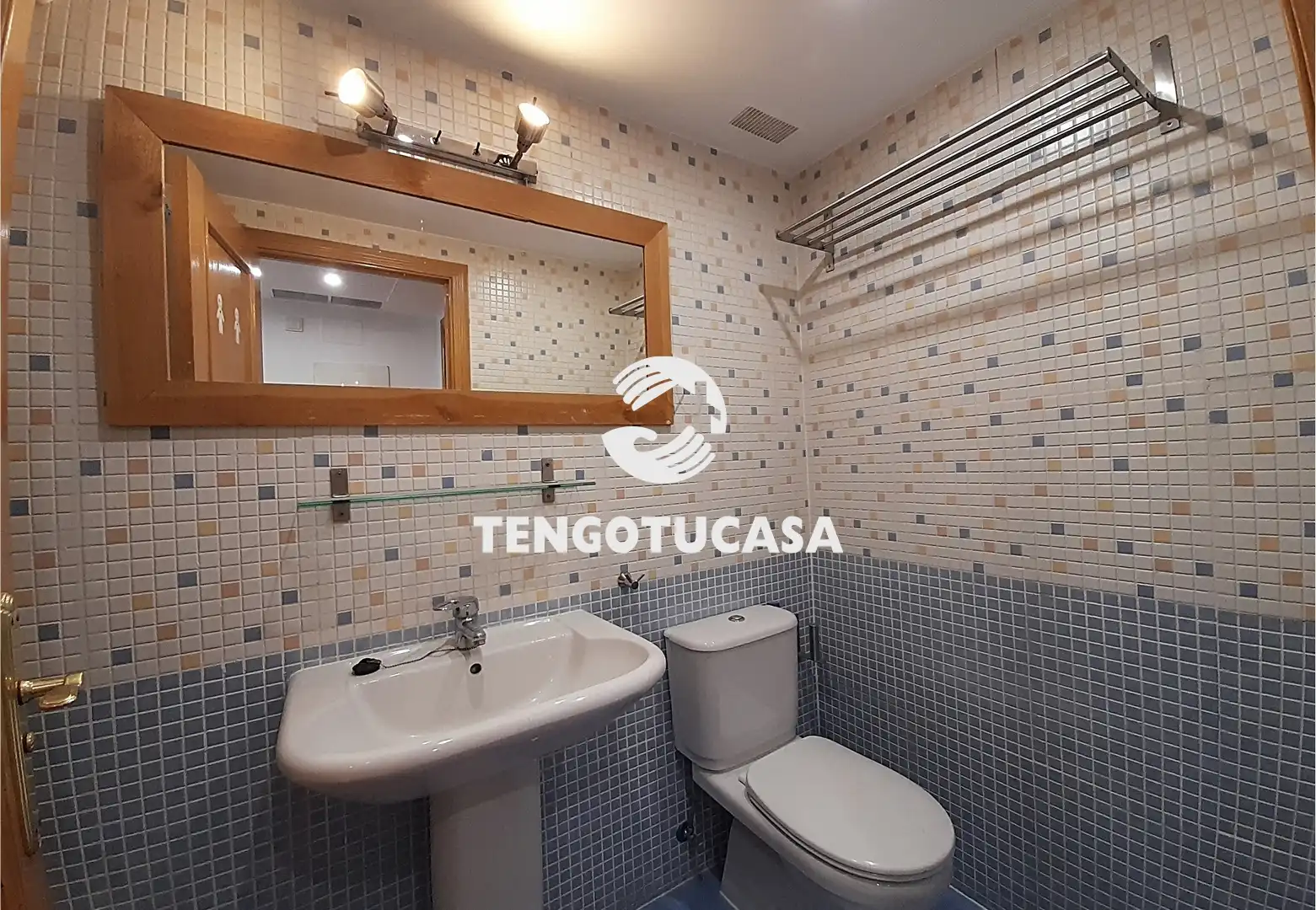 Badezimmer von Dachboden zum Verkauf in Madrid mit Klimaanlage, Heizung und Terrasse