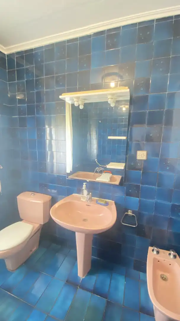 Badezimmer von Haus oder Chalet zum Verkauf in Polanco mit Heizung, Privatgarten und Parkett