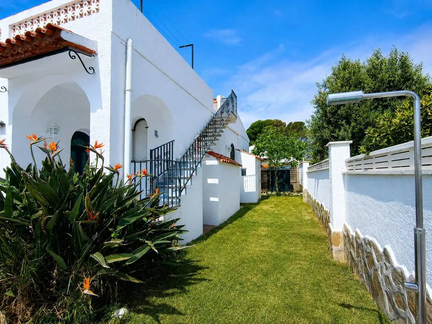 Vista exterior de Casa o xalet en venda en Mont-roig del Camp amb Aire condicionat, Calefacció i Jardí privat