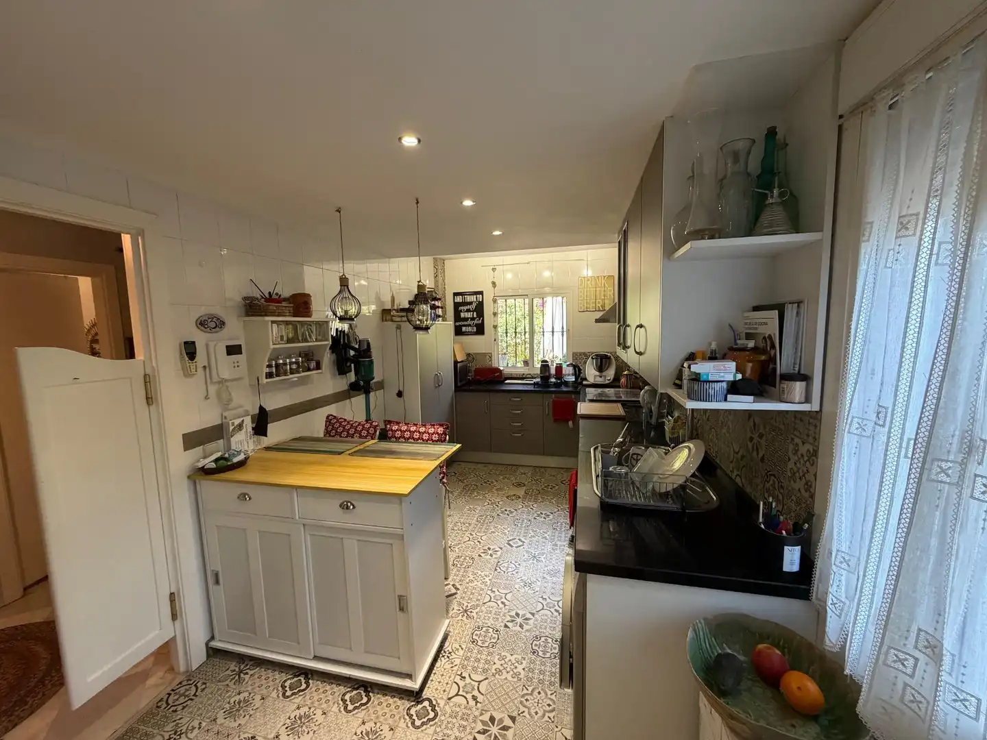 Cuina de Casa adosada en venda en Marbella amb Jardí privat, Terrassa i Balcó
