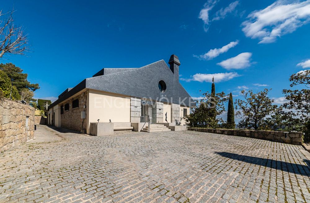 Vista exterior de Finca rústica en venda en San Lorenzo de El Escorial amb Aire condicionat, Calefacció i Jardí privat