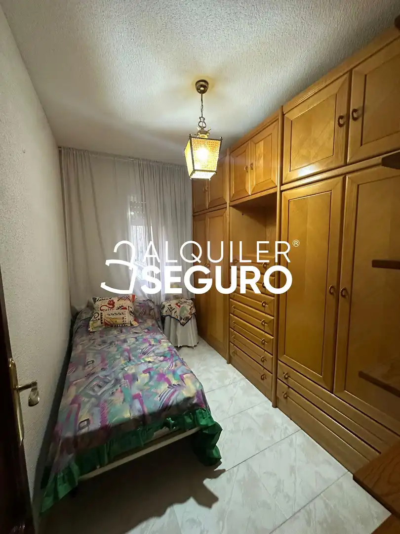 Habitación de Piso de alquiler en Alcorcón con Calefacción, Terraza y Amueblado