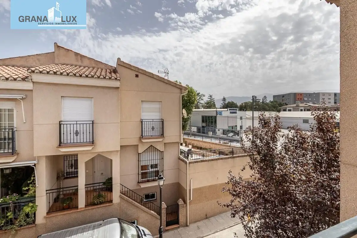 Casa aparellada amb terrassa en venda a Camino CEMENTERIO, imagen 21