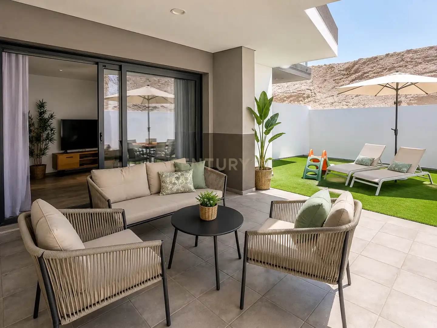 Terrasse von Wohnungen zur Miete in Benalmádena mit Klimaanlage, Waschmaschine und Gemeinschaftspool
