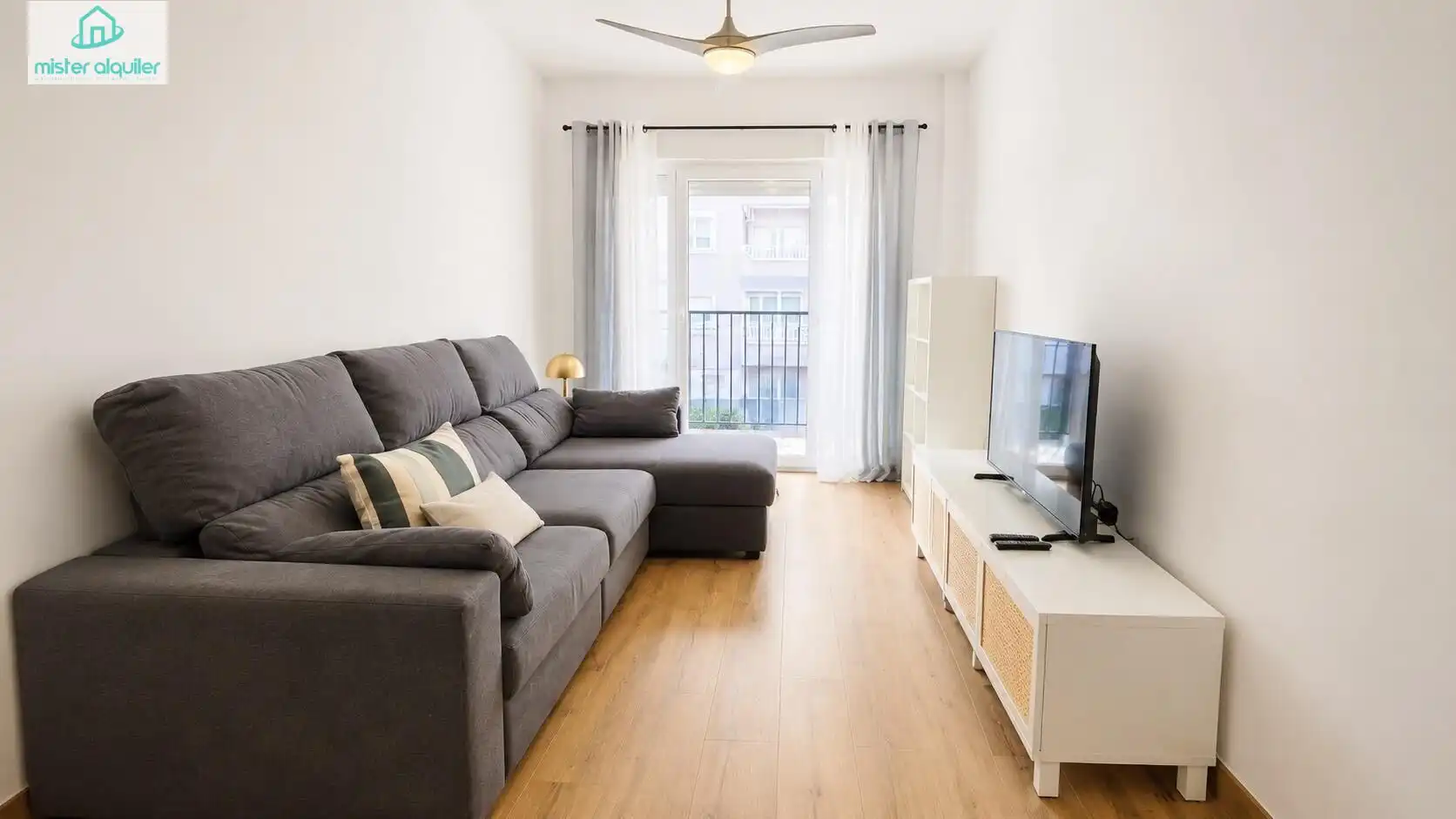 Sala d'estar de Apartament de lloguer en El Campello amb Aire condicionat, Calefacció i Terrassa