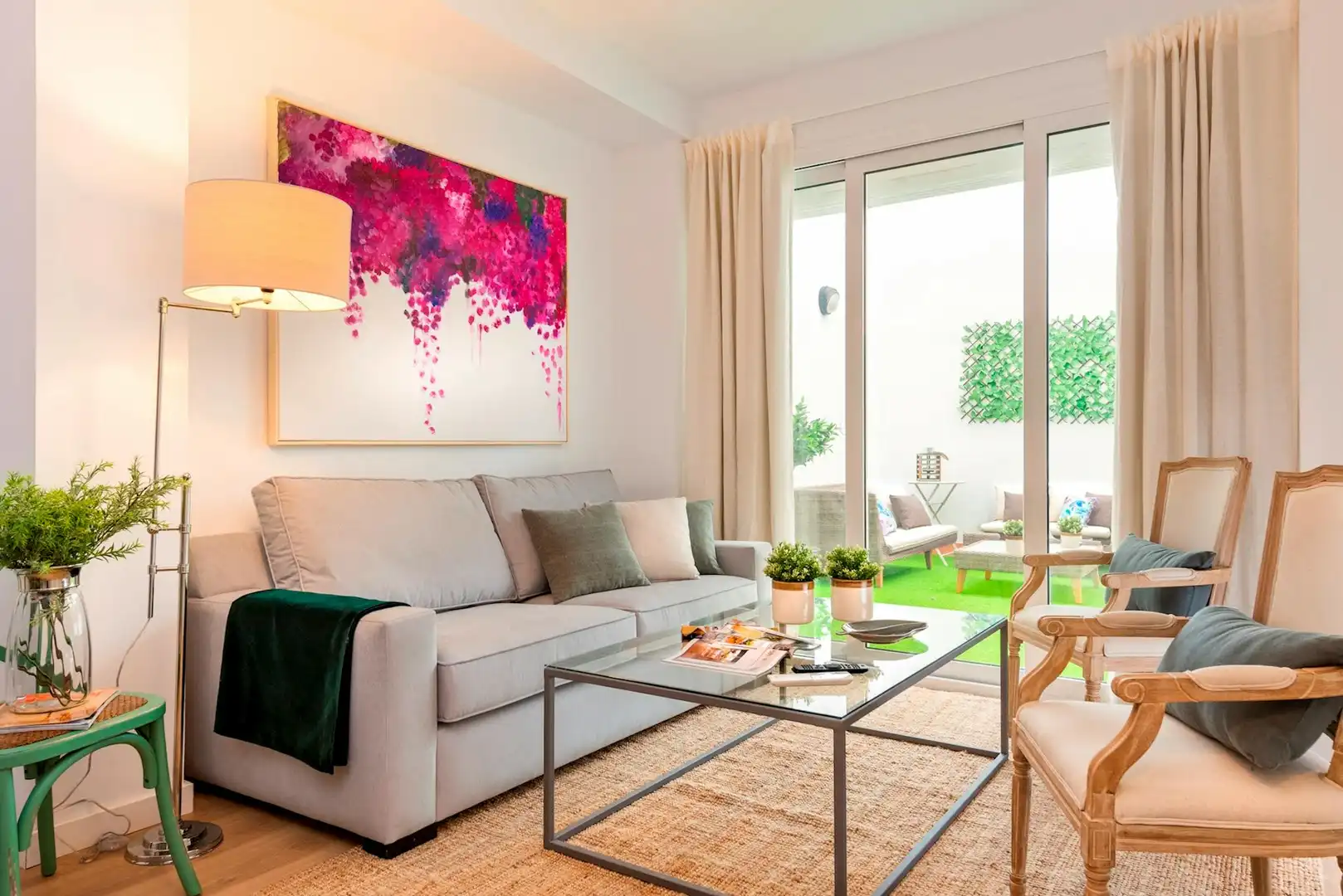 Living room of Flat for rent in Sevilla  with Air Conditioner, Heating and Washing machine