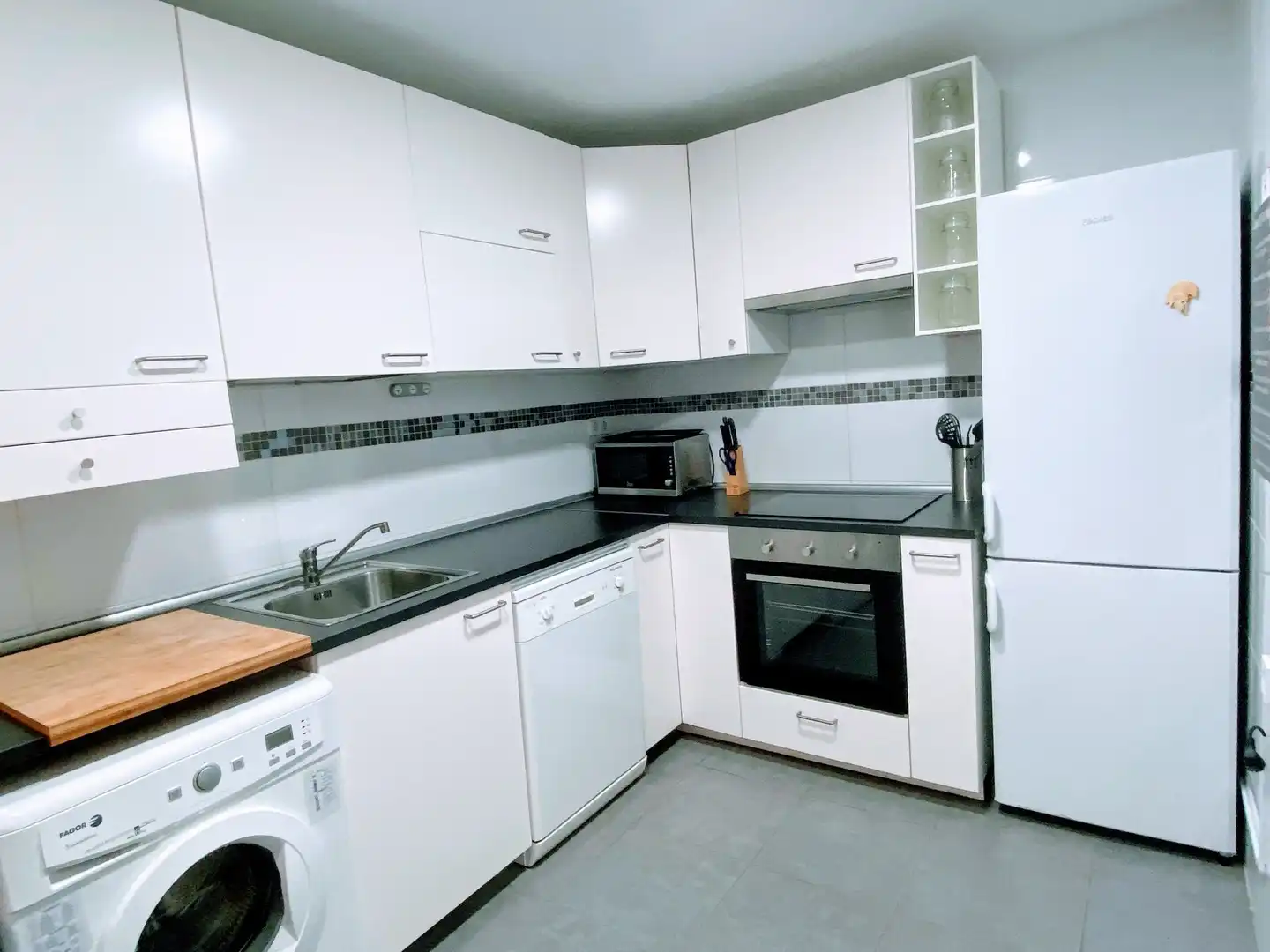 Kitchen of Flat for rent in Madrid  with Air Conditioner, Furnished and Balcony