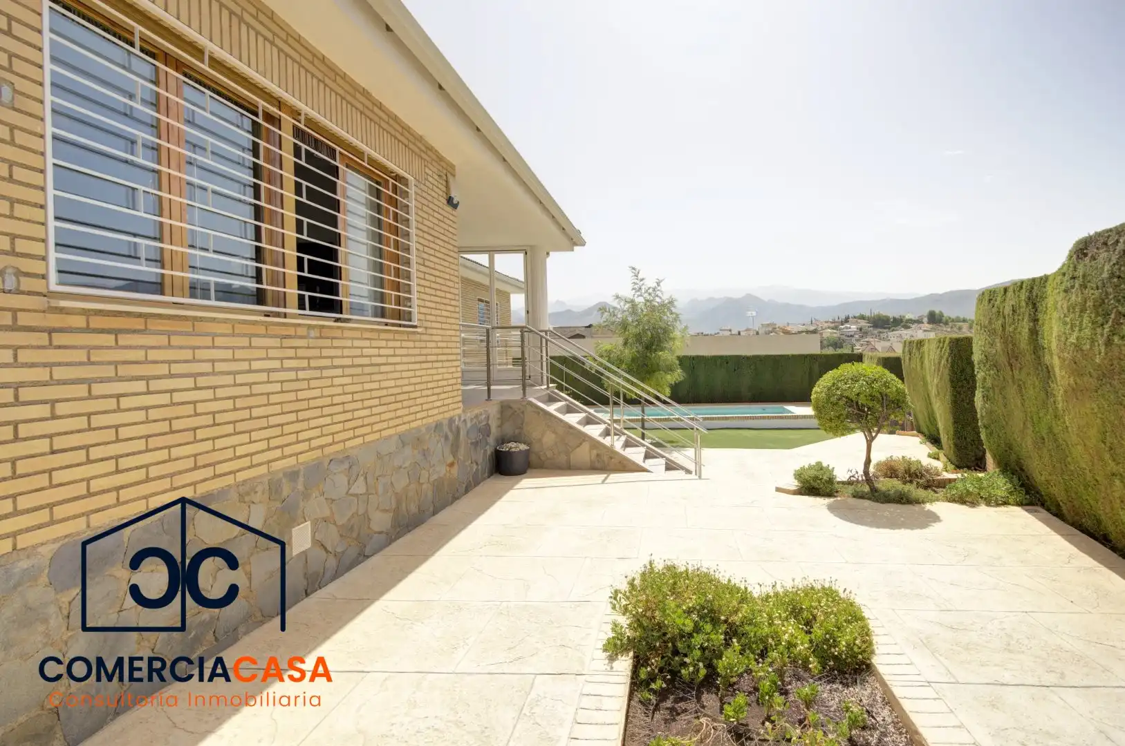 Vista exterior de Casa o xalet en venda en Villa de Otura amb Aire condicionat, Calefacció i Jardí privat