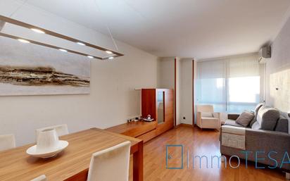 Living room of Flat for sale in Barberà del Vallès  with Air Conditioner, Heating and Parquet flooring