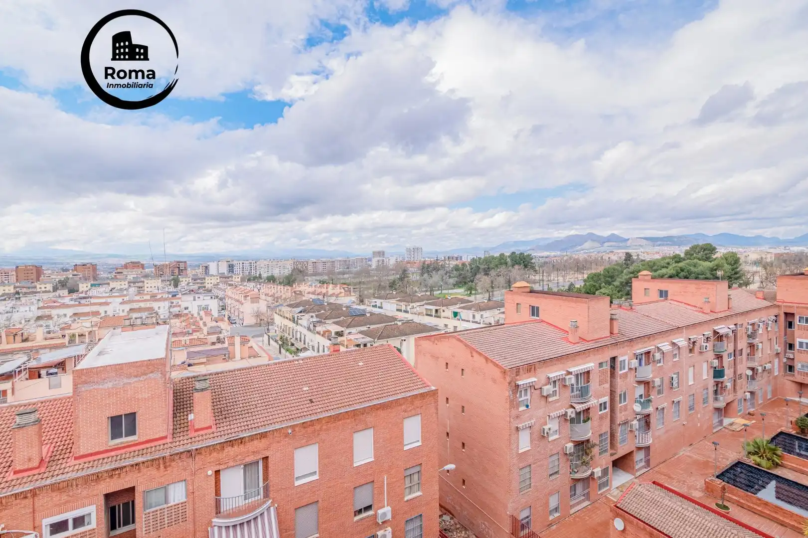 Vista exterior de Dúplex en venta en Granada con Aire acondicionado, Terraza y Trastero