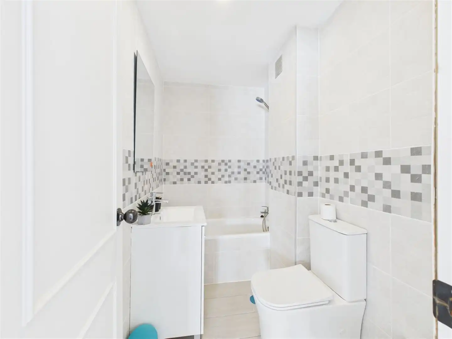 Bany de Apartament en venda en Estepona amb Terrassa