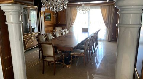 Desea vivir en un espectacular chalet en Guadalmina baja, no pierda esta oportunidad.