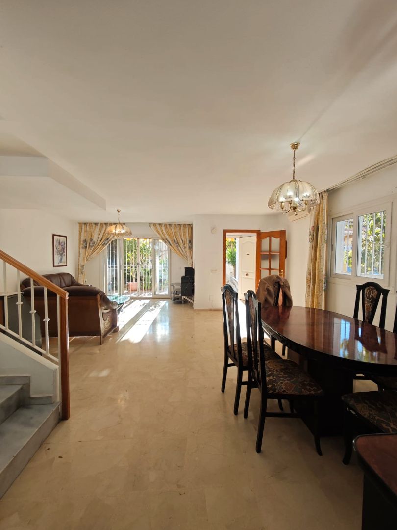 Menjador de Casa adosada en venda en Vélez-Málaga amb Aire condicionat i Terrassa