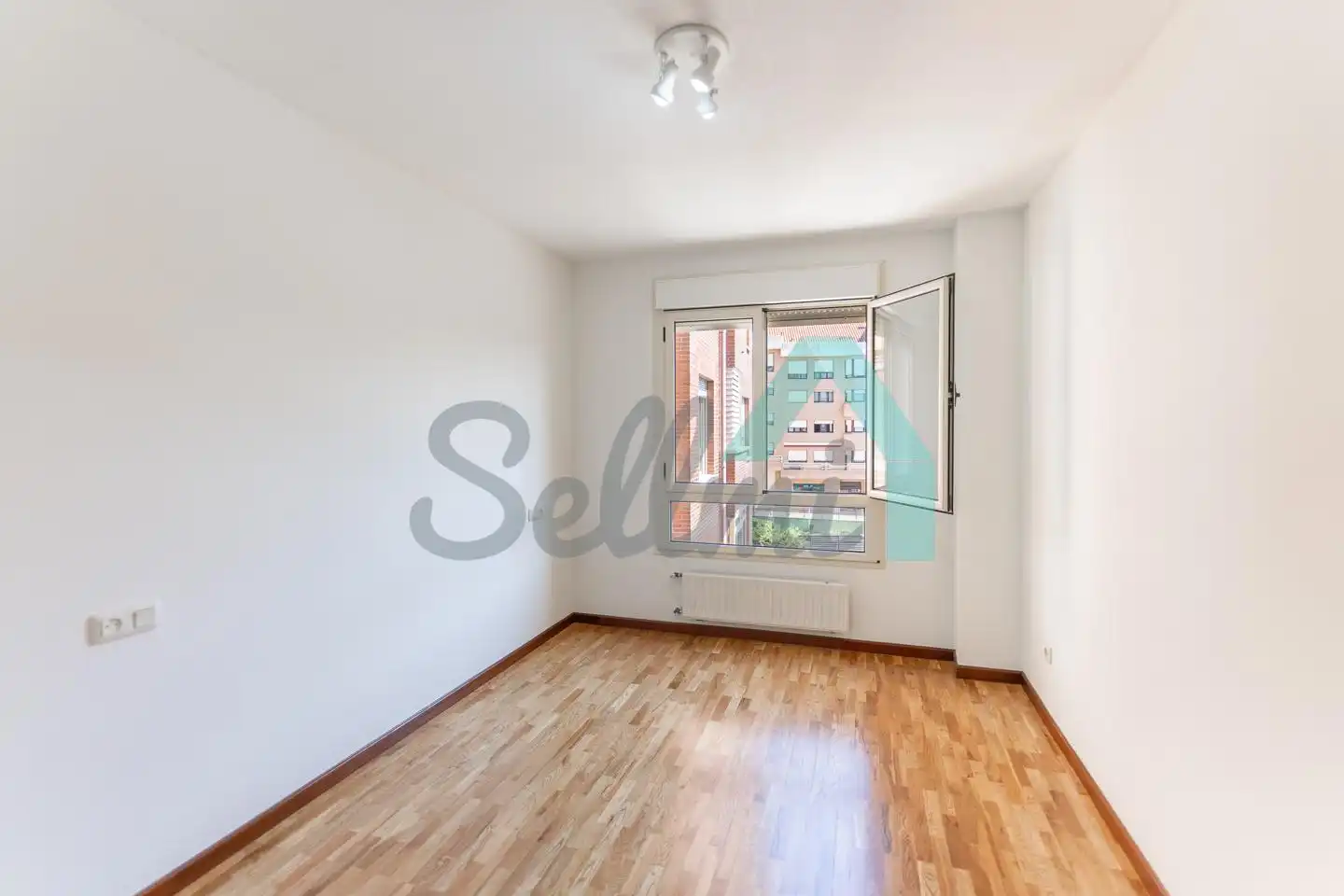 Schlafzimmer von Wohnung zum Verkauf in Oviedo  mit Heizung, Parkett und Terrasse