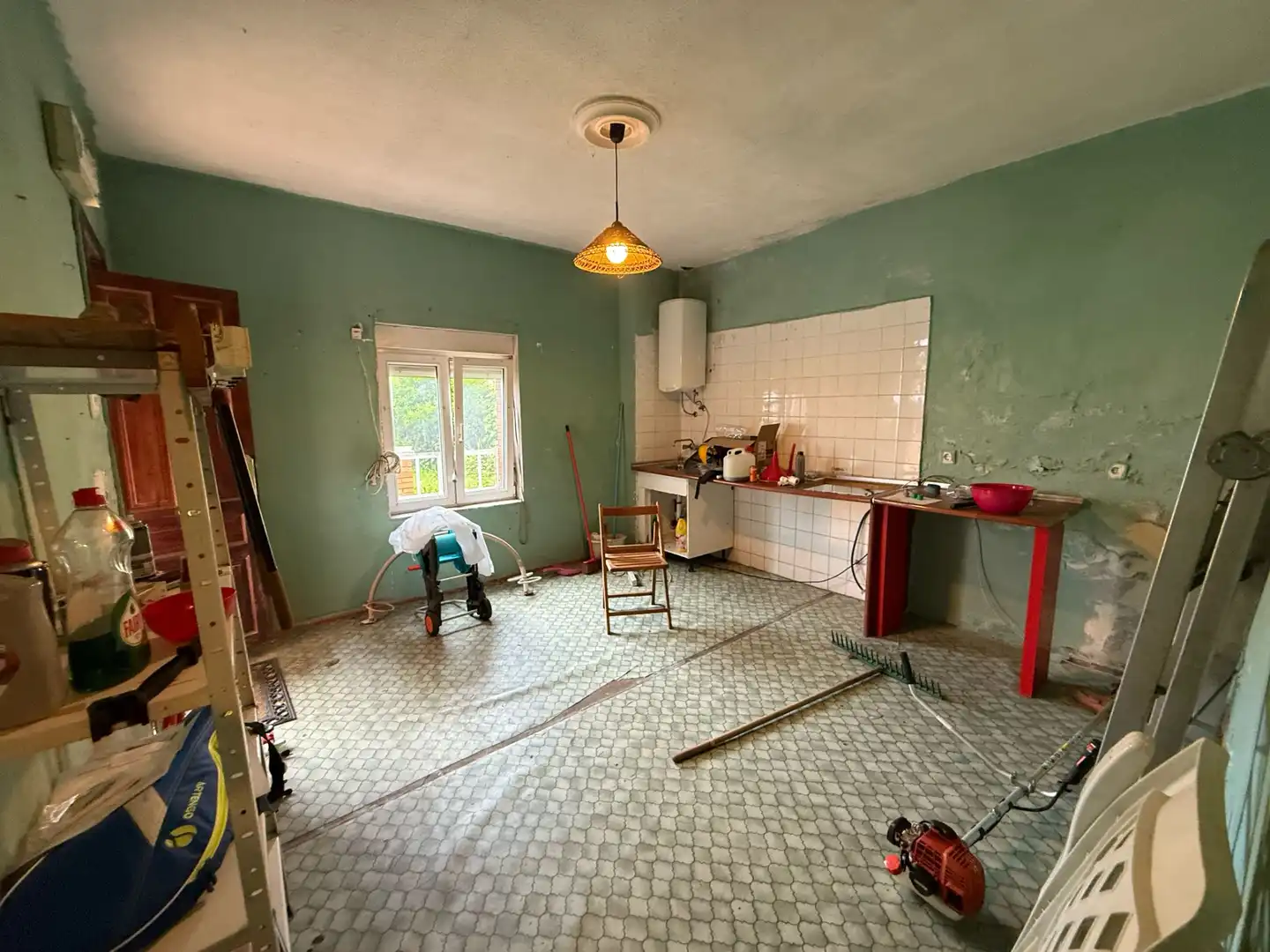 Cuina de Casa o xalet en venda en Oviedo  amb Jardí privat