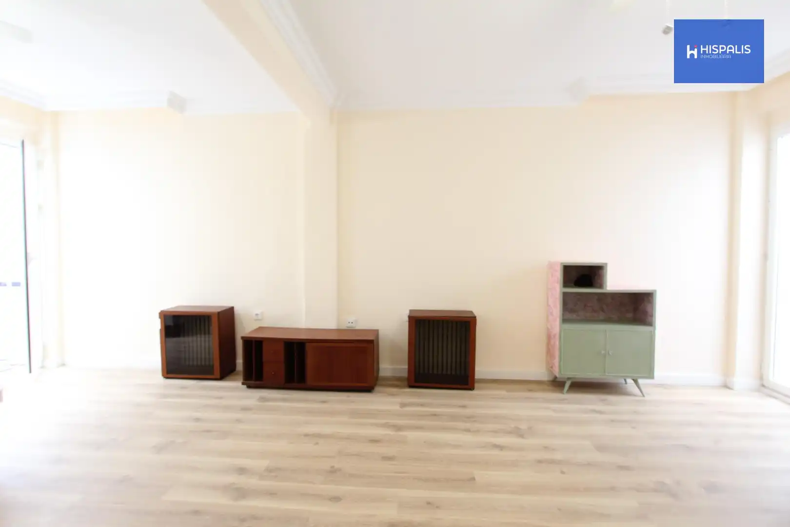 Living room of Ground floor for sale in Sevilla  with Air Conditioner and Heating