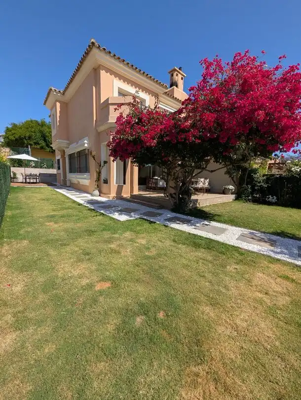 Jardín de Casa o chalet en venta en La Alcaidesa con Aire acondicionado, Calefacción y Jardín privado