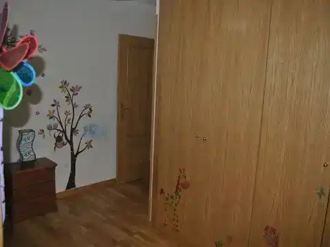 Dormitori de Pis en venda en El Tiemblo  amb Aire condicionat i Piscina